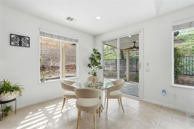 Detail Gallery Image 15 of 43 For 5244 Huckleberry Oak, Simi Valley,  CA 93063 - 5 Beds | 3 Baths