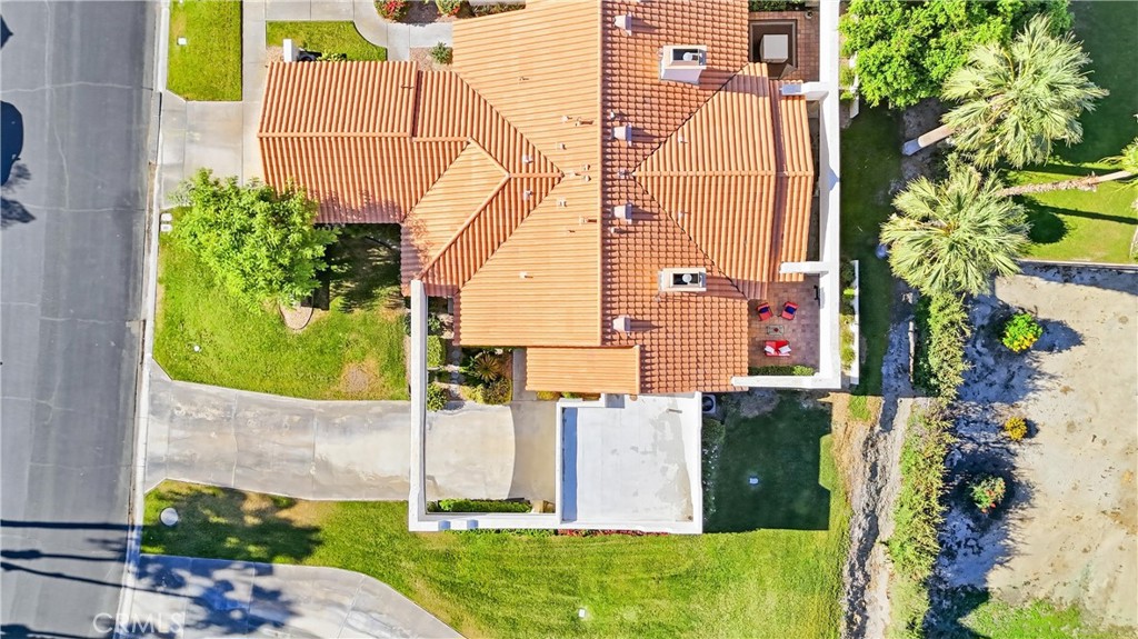 https://media.crmls.org/medias/1a955317-45e3-4c4a-bfcc-2059fa41f1be.jpg?preset=X-Large