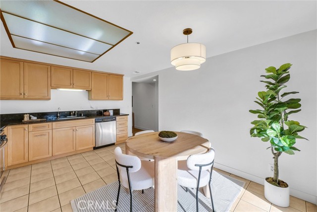 Detail Gallery Image 9 of 37 For 12121 Centralia St #302,  Lakewood,  CA 90715 - 3 Beds | 2 Baths