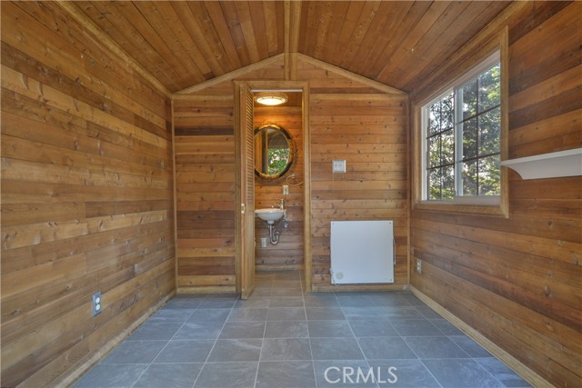 971 Grass Valley, Lake Arrowhead CA: https://media.crmls.org/medias/1a960106-eb85-48d1-82c3-44e9ee44312d.jpg