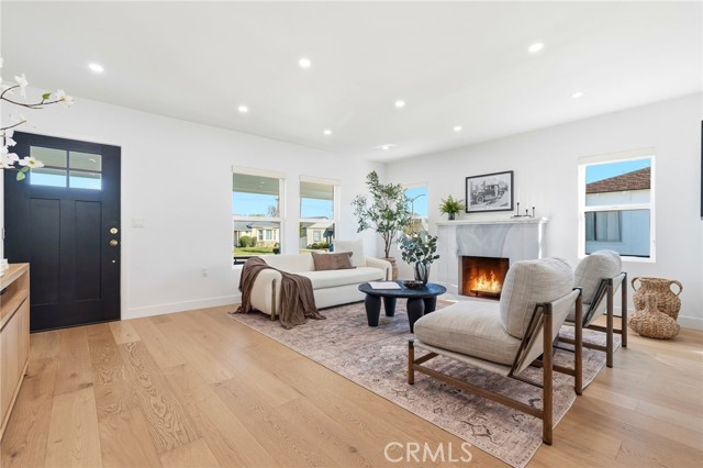 Detail Gallery Image 3 of 35 For 1307 N Avon, Burbank,  CA 91505 - 3 Beds | 2 Baths