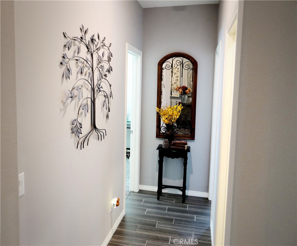 Bedroom/Hallway Bathroom