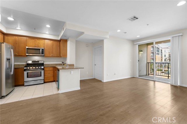 Detail Gallery Image 8 of 27 For 360 W Avenue 26 #225,  Los Angeles,  CA 90031 - 2 Beds | 2 Baths