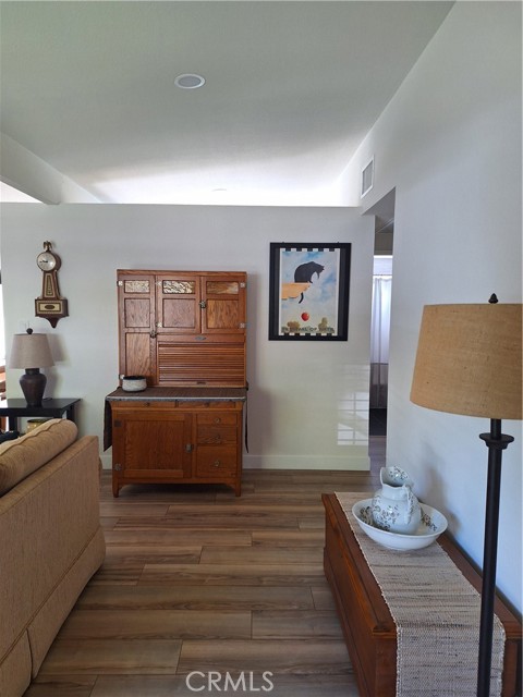 Detail Gallery Image 5 of 14 For 8178 Buckingham Place, Riverside,  CA 92504 - 3 Beds | 2 Baths