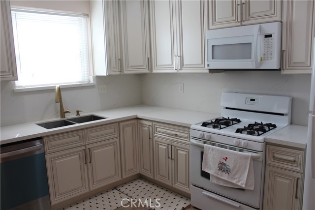 Detail Gallery Image 12 of 49 For 9812 S Denker, Los Angeles,  CA 90047 - 2 Beds | 1 Baths