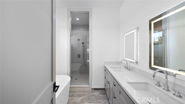 2421 Voorhees Avenue, Redondo Beach, California 90278, 4 Bedrooms Bedrooms, ,4 BathroomsBathrooms,Residential,Sold,Voorhees,PV21128390