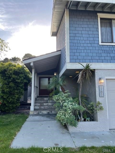 1204 Elm Ave — architectural residence
