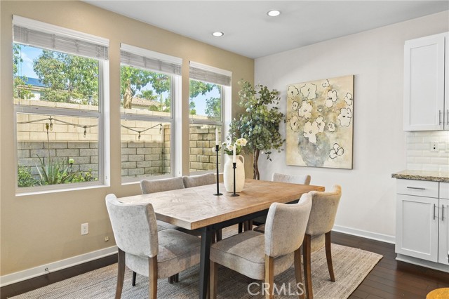 15 Clover, Lake Forest CA: https://media.crmls.org/medias/1a9a5eeb-9177-4cb7-9d18-24d07af12d88.jpg