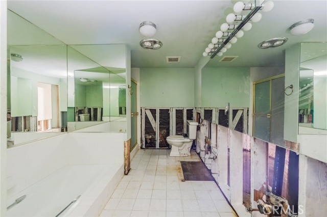 Detail Gallery Image 14 of 22 For 8455 Fountain Ave #108,  West Hollywood,  CA 90069 - 2 Beds | 2 Baths