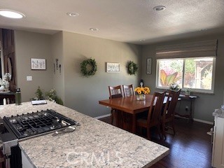 https://media.crmls.org/medias/1a9a6bda-f3c0-4b10-a1df-410833bdede4.jpg?preset=X-Large