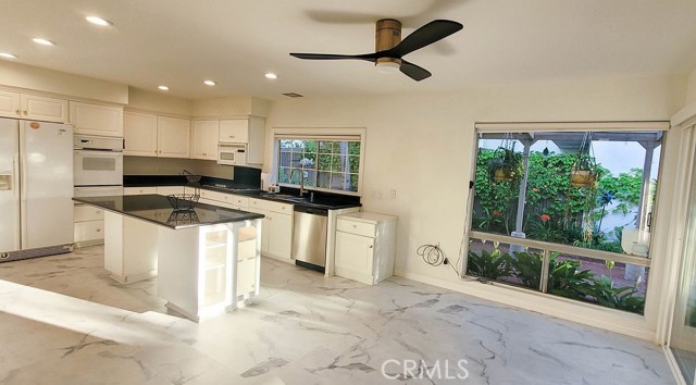 Detail Gallery Image 12 of 38 For 42 Almond Tree Ln, Irvine,  CA 92612 - 3 Beds | 2 Baths