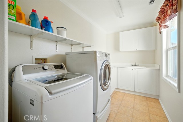 13742 Woodcrest Court, Eastvale CA: https://media.crmls.org/medias/1a9c5d91-eff7-4cb3-86d9-5ac65fdbef48.jpg