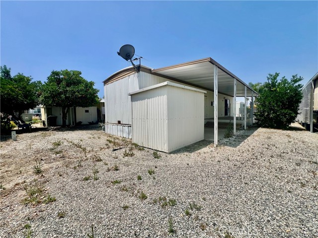 880 N Lake Street, Hemet CA: https://media.crmls.org/medias/1a9d4a59-646f-494c-b9c1-5adea2bb99c2.jpg