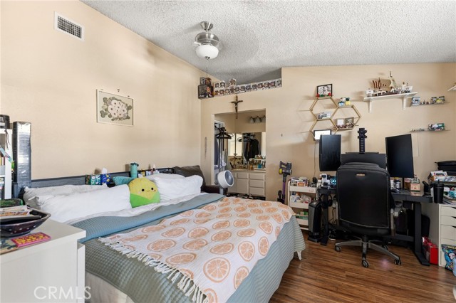 Detail Gallery Image 21 of 28 For 11545 Honeyglen, Pacoima,  CA 91331 - 3 Beds | 3 Baths