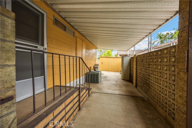 2240 Lake Glen Dr, La Habra CA: https://media.crmls.org/medias/1a9fc4af-0b3e-4abb-ae07-effbfc138dc8.jpg
