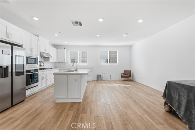 Detail Gallery Image 2 of 39 For 2750 W 182nd #129,  Torrance,  CA 90504 - 3 Beds | 3 Baths