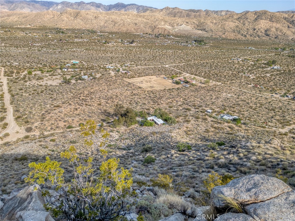 https://media.crmls.org/medias/1aa039e6-52e5-4d93-990c-5efae755ebaa.jpg?preset=X-Large