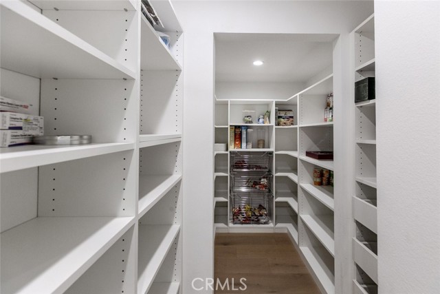 6037 Little Oak Lane, Woodland Hills CA: https://media.crmls.org/medias/1aa12560-28fe-43cf-b171-f81d8e5c1337.jpg