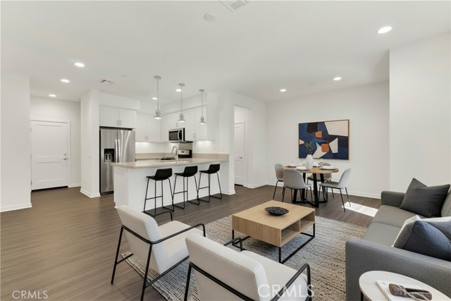 Detail Gallery Image 2 of 33 For 139 Farmhouse Dr #5,  Simi Valley,  CA 93065 - 3 Beds | 2/1 Baths