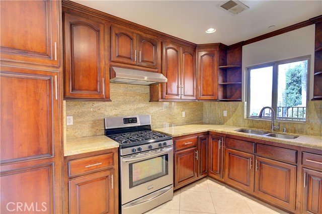 Detail Gallery Image 2 of 20 For 5234 Vantage #105,  Valley Village,  CA 91607 - 2 Beds | 3 Baths