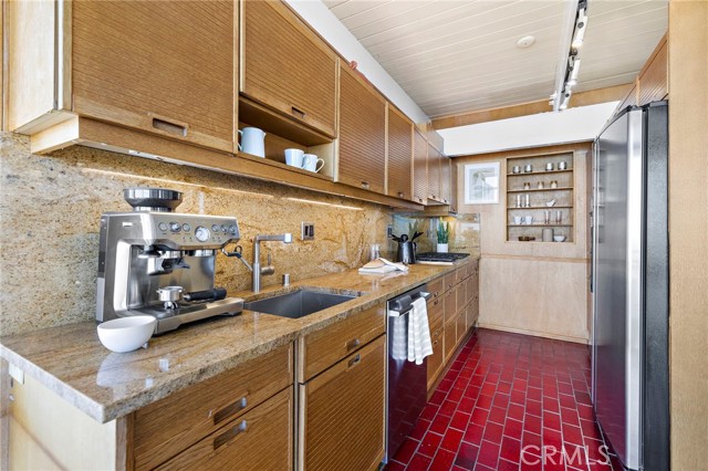 Detail Gallery Image 17 of 50 For 2581 Iris, Laguna Beach,  CA 92651 - 3 Beds | 2/1 Baths