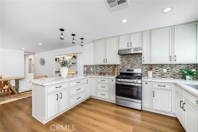 Detail Gallery Image 4 of 33 For 24224 Welby, West Hills,  CA 91307 - 4 Beds | 3 Baths