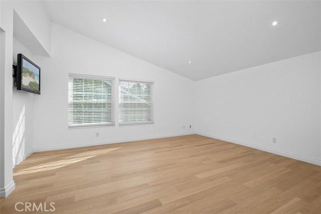 MLS #OC25265642 image #5