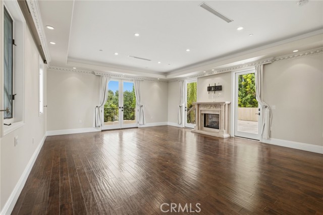 Detail Gallery Image 14 of 21 For 5667 Lubao St, Woodland Hills,  CA 91367 - 4 Beds | 5 Baths