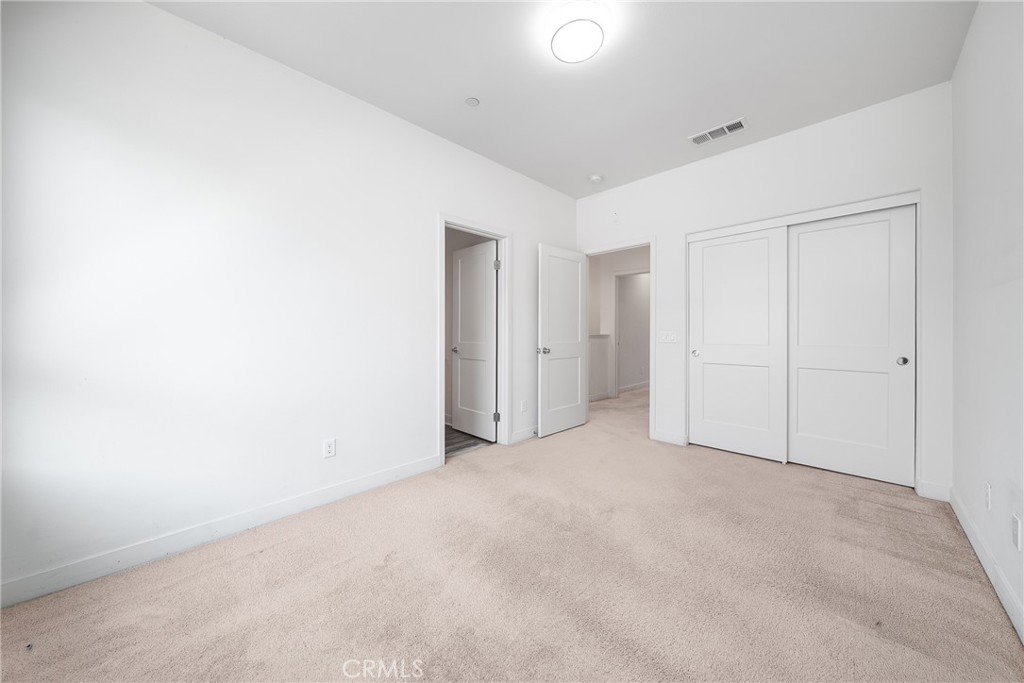 https://media.crmls.org/medias/1aa529e0-73ff-4119-96d0-20d682d80657.jpg?preset=X-Large