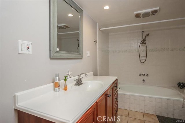 Detail Gallery Image 4 of 18 For 1113 W Balboa Bld #.5,  Newport Beach,  CA 92661 - 3 Beds | 2 Baths