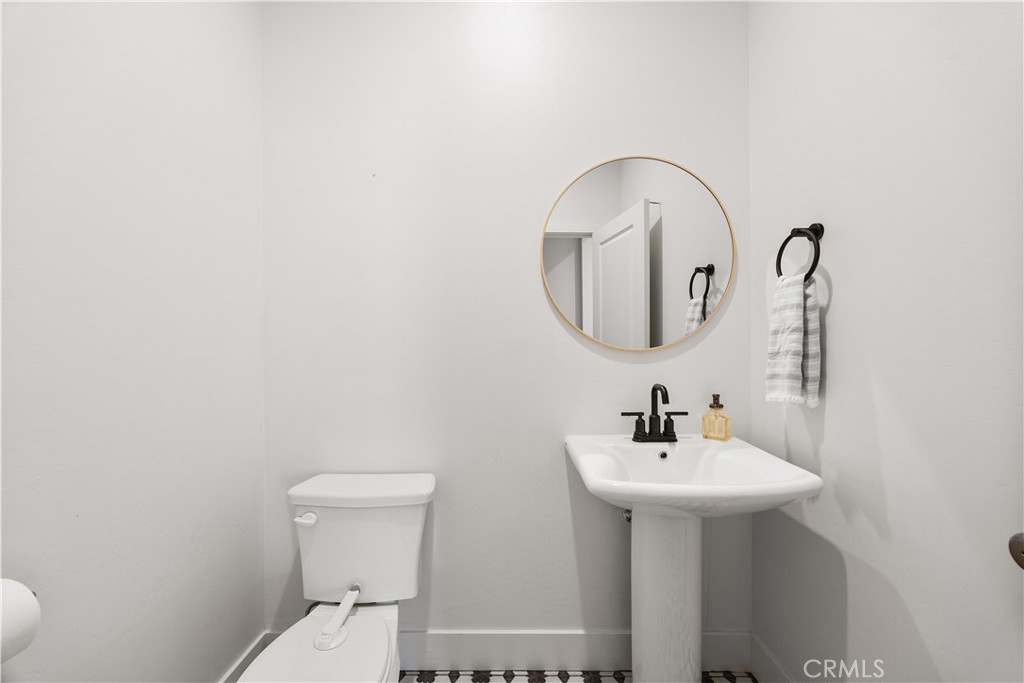 https://media.crmls.org/medias/1aa6c174-f8c0-4928-9535-4b97ed520c16.jpg?preset=X-Large
