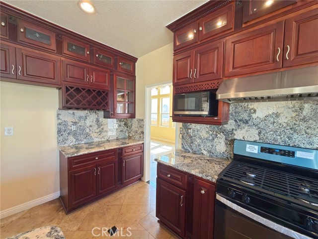 Detail Gallery Image 10 of 74 For 11037 Biella, Whittier,  CA 90604 - 5 Beds | 3/1 Baths