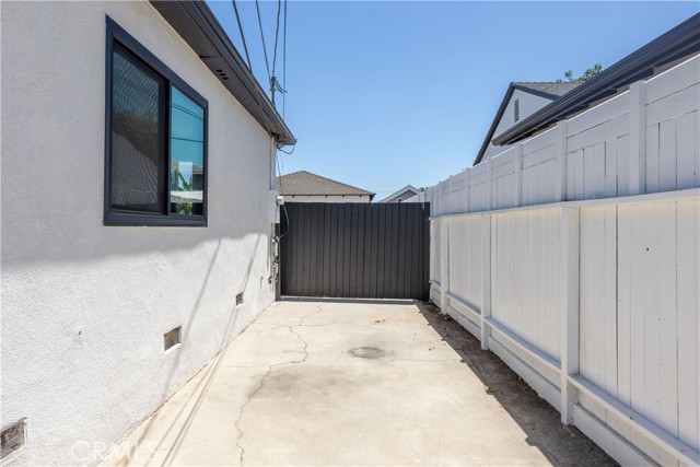 Detail Gallery Image 11 of 64 For 3240 Pacific Ave, Long Beach,  CA 90807 - 4 Beds | 3 Baths