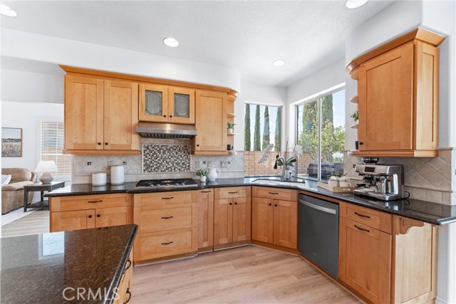 1443 Canyon Crest Drive, Corona CA: https://media.crmls.org/medias/1aa78eff-2e69-4c55-9bb8-5951bd774f47.jpg