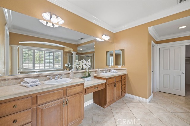 2394 Old Heritage Road, Riverside CA: https://media.crmls.org/medias/1aa85d33-ae63-47c8-b92b-549cfff1f3c2.jpg
