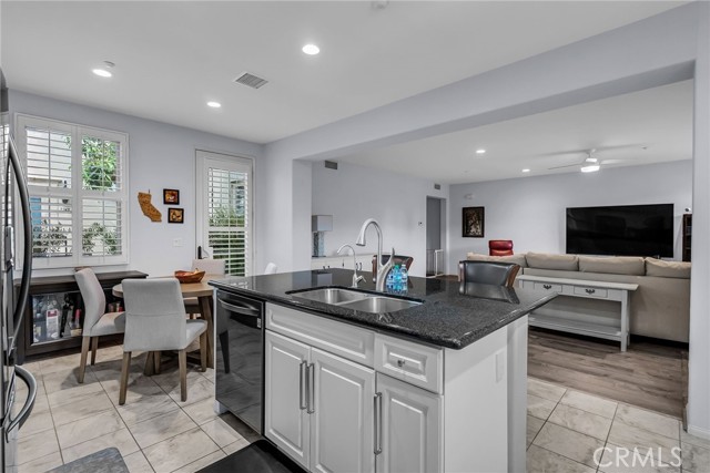 2151 Atlantic Avenue, Long Beach CA: https://media.crmls.org/medias/1aa9945b-adcf-4006-9933-ba6879b94824.jpg