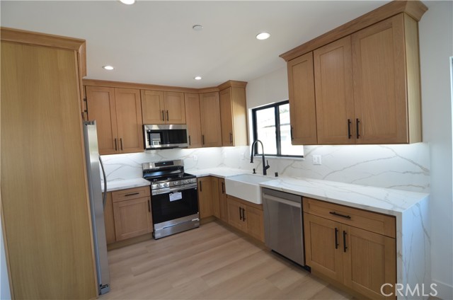 Detail Gallery Image 8 of 52 For 1307 Greenwood Ave, Torrance,  CA 90503 - 6 Beds | 5/1 Baths