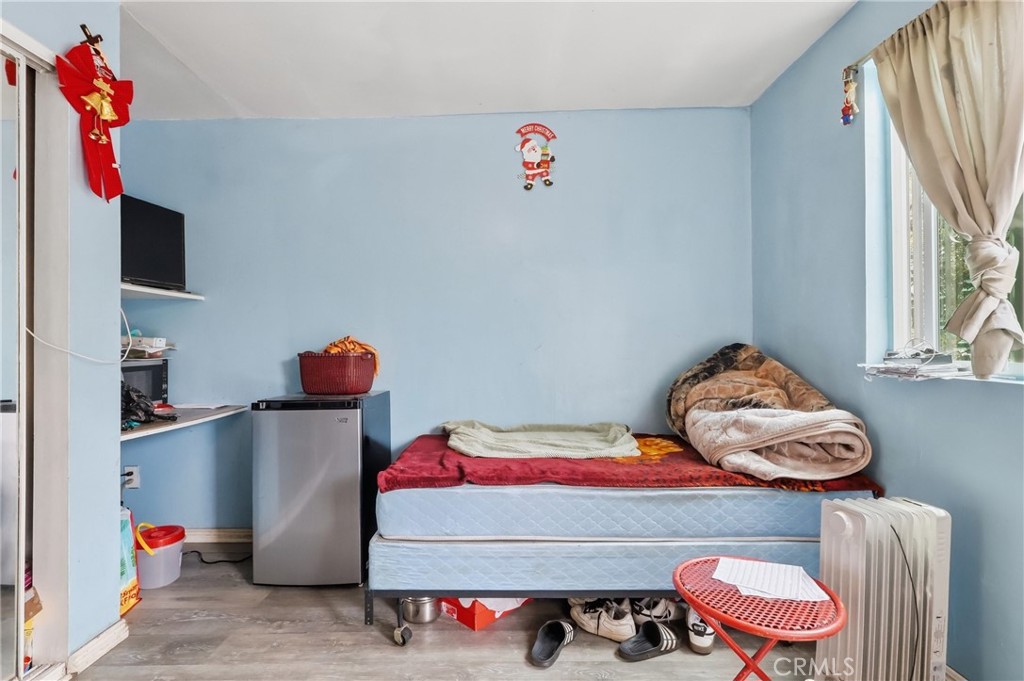 https://media.crmls.org/medias/1aaa33ee-7063-4801-9a93-85dca0771dcd.jpg?preset=X-Large
