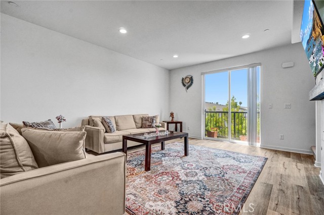 Detail Gallery Image 9 of 33 For 3540 W Savanna St, Anaheim,  CA 92804 - 2 Beds | 2/1 Baths