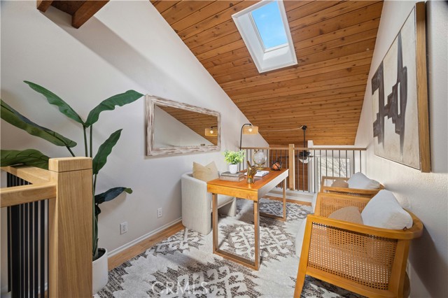Detail Gallery Image 21 of 34 For 2317 Carnegie Ln #B,  Redondo Beach,  CA 90278 - 3 Beds | 2/1 Baths