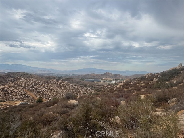1 La Barranca Rd, Perris CA: https://media.crmls.org/medias/1aac0e99-9613-40ed-be31-749414d62837.jpg