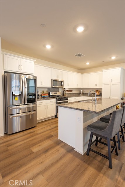 1810 Park Place Lane, Riverside CA: https://media.crmls.org/medias/1aac11ed-801a-48f9-8646-8fc03bf1ea34.jpg