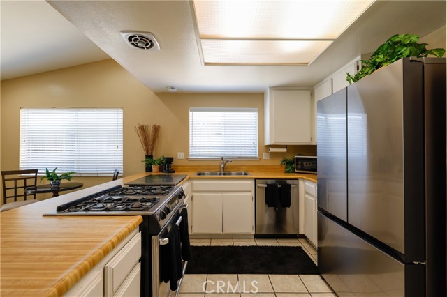 Detail Gallery Image 5 of 30 For 183 N Torn Ranch Rd, Lake Elsinore,  CA 92530 - 3 Beds | 2 Baths