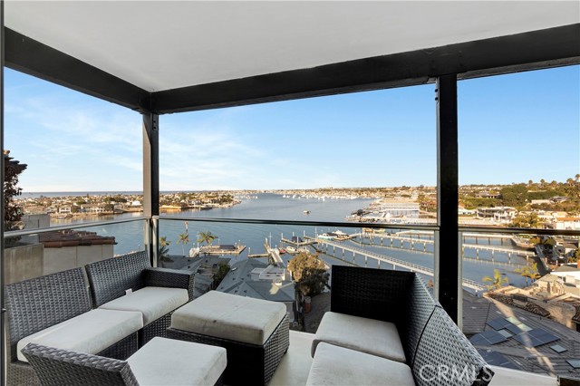 Detail Gallery Image 7 of 42 For 221 Carnation Ave, Corona Del Mar,  CA 92625 - 3 Beds | 3/1 Baths