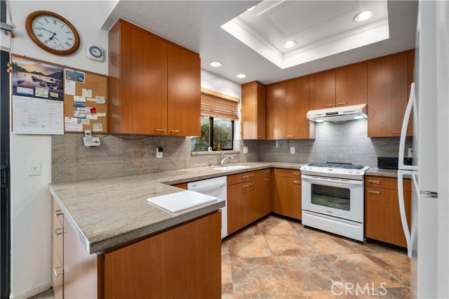 38225 6th W Street, Palmdale CA: https://media.crmls.org/medias/1aad3b3e-a752-4aaf-80c6-c8b353fc8626.jpg