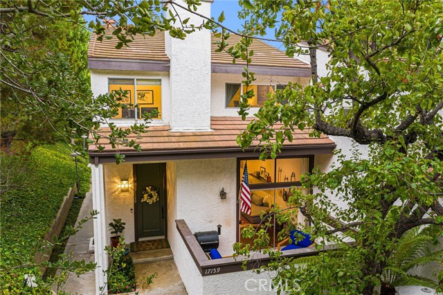 17159 Palisades Circle Pacific Palisades, California Tucked away in the coveted Highlands of Pacific Palisades, this corner townhouse feels like a single family home. As you enter, the open floor plan and high ceilings invite you inside where all the entertaining space is on the lower level - including both family and living rooms with built-ins throughout as well as a private patio. There are two ensuite bedrooms upstairs, including the premier suite which features a dedicated office of generous size. This townhome has a wonderful location within the complex - it sports the largest garage in the complex with plenty of space for two vehicles plus storage, and only one shared wall. Additional community features include a large pool, tennis courts, and gym - not to mention the natural beauty surrounding you in the peaceful oasis of the Palisades Highlands.