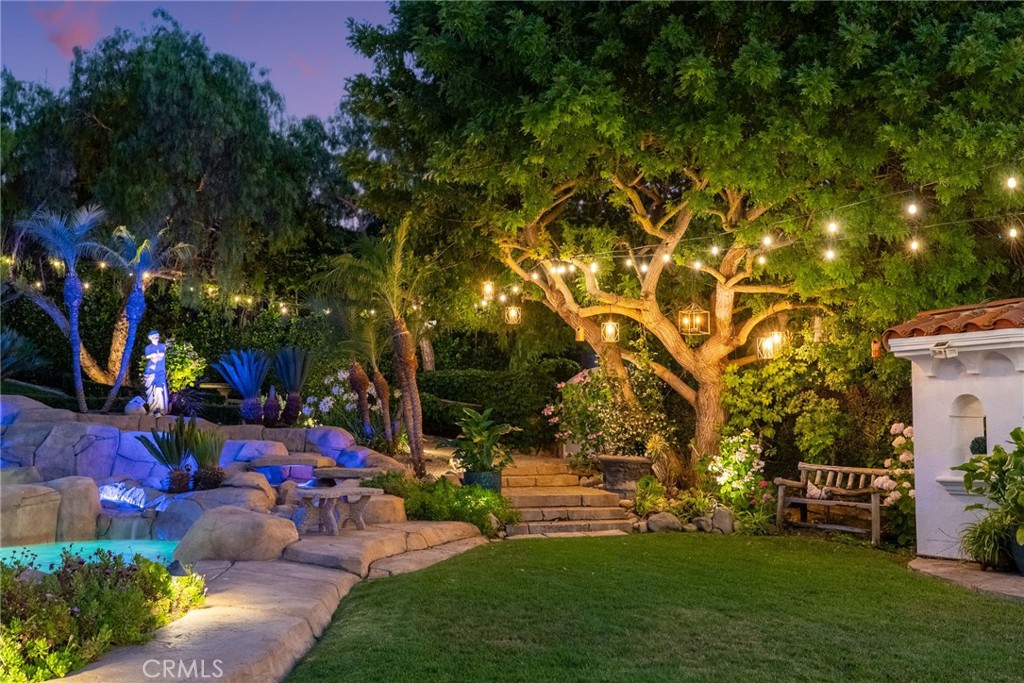 https://media.crmls.org/medias/1ab12813-ba4c-4169-9ea2-732e6ed087c2.jpg?preset=X-Large