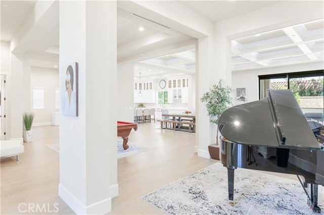 Detail Gallery Image 4 of 30 For 10178 Lightbreeze Cir, Huntington Beach,  CA 92646 - 5 Beds | 5 Baths