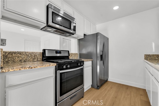 Detail Gallery Image 4 of 25 For 712 5th St, Hermosa Beach,  CA 90254 - 2 Beds | 2 Baths