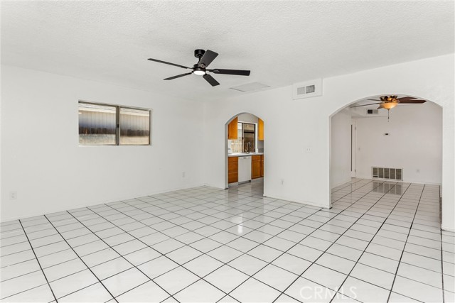 Detail Gallery Image 11 of 33 For 25784 Basil Ct, Moreno Valley,  CA 92553 - 4 Beds | 2/1 Baths